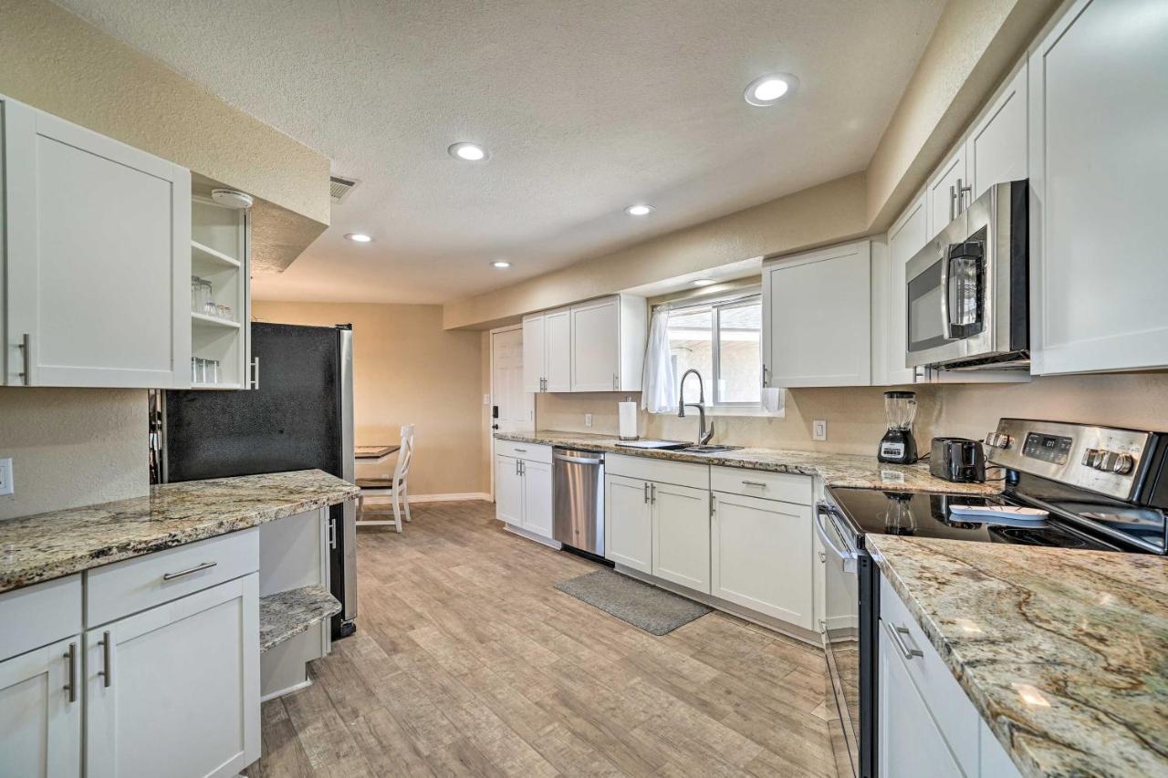 Lake Havasu Family Retreat With Patio And Game Room Lake Havasu City Buitenkant foto